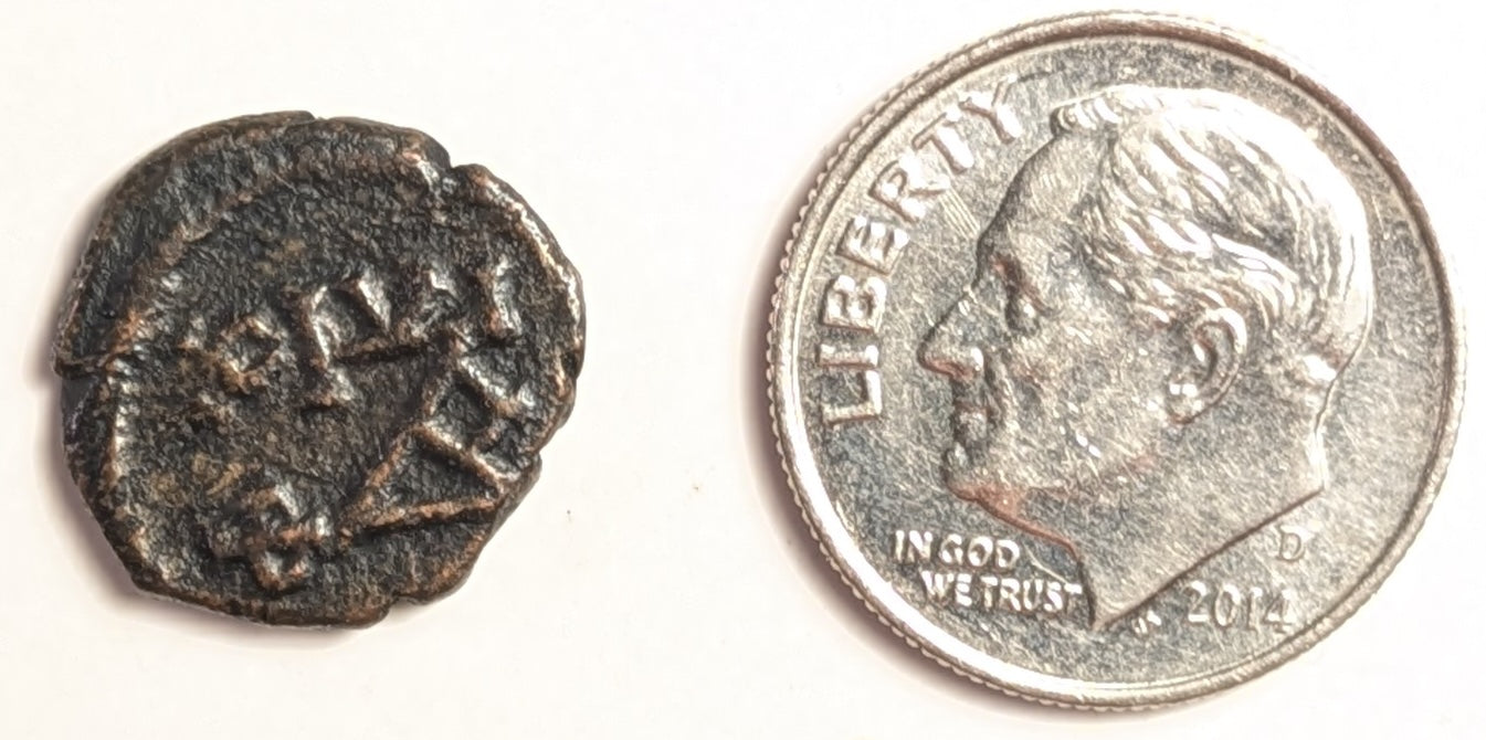 BYZANTINE, Justin II ~ 565-578 ~ Æ Pentanummium (1.57g) ~ Monogram #8 (See Sear Byzantine coins page 32) ~ Large E, K to right. Cyzicus mint ~ SB-375, Berk-325 ~ Nice VF