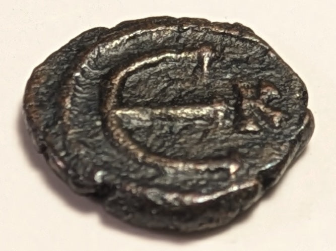 BYZANTINE, Justin II ~ 565-578 ~ Æ Pentanummium (1.57g) ~ Monogram #8 (See Sear Byzantine coins page 32) ~ Large E, K to right. Cyzicus mint ~ SB-375, Berk-325 ~ Nice VF