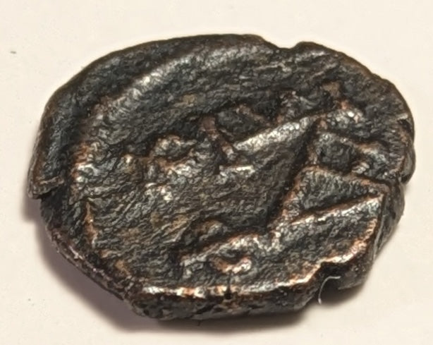 BYZANTINE, Justin II ~ 565-578 ~ Æ Pentanummium (1.57g) ~ Monogram #8 (See Sear Byzantine coins page 32) ~ Large E, K to right. Cyzicus mint ~ SB-375, Berk-325 ~ Nice VF